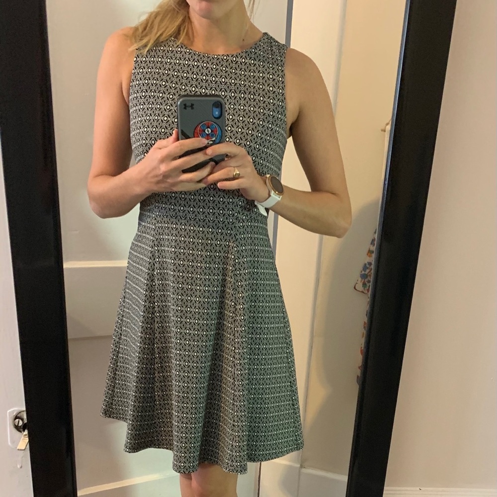 41 hawthorn fitted black and white dress